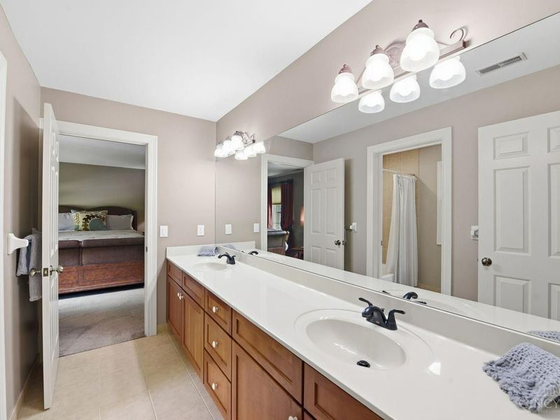 8236 Cherry Laurel Drive, Liberty Township, OH 45044 Photo 48