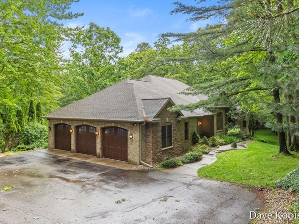 5133 Streamside Court NE, Rockford, MI 49341
