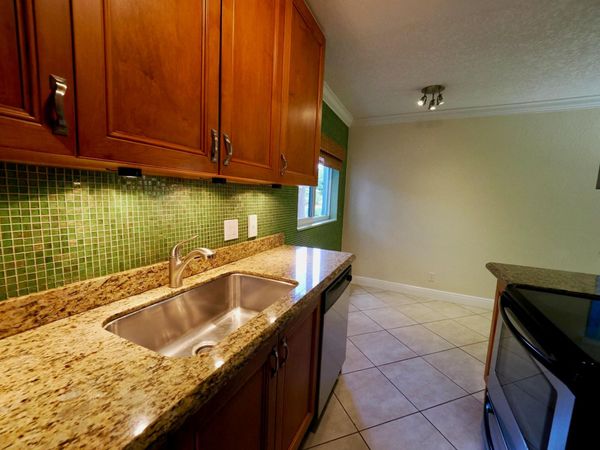 1460 NE 18th Street, Unit 104, Fort Lauderdale, FL 33305