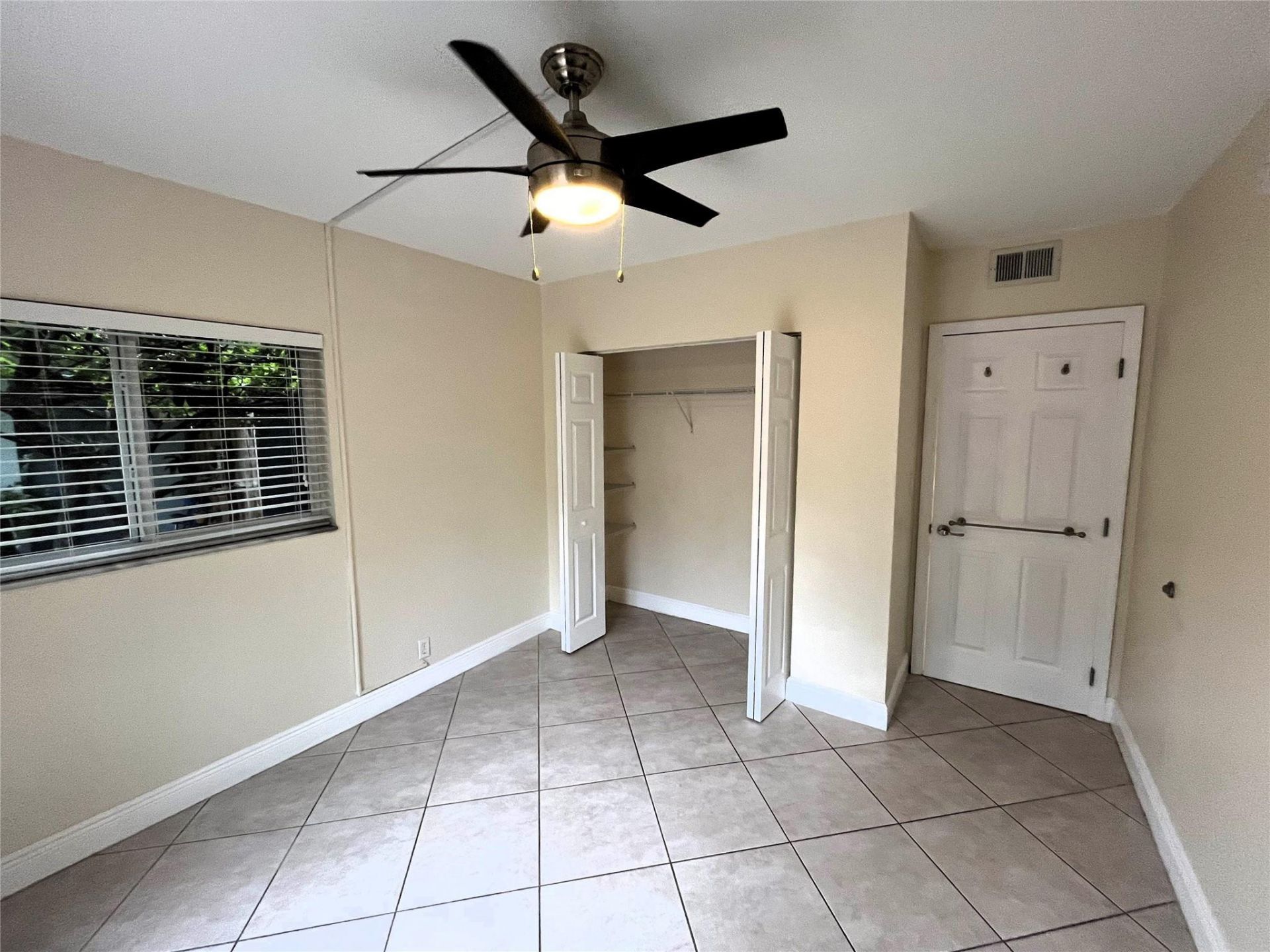 1460 NE 18th Street, Unit 104, Fort Lauderdale, FL 33305 Photo