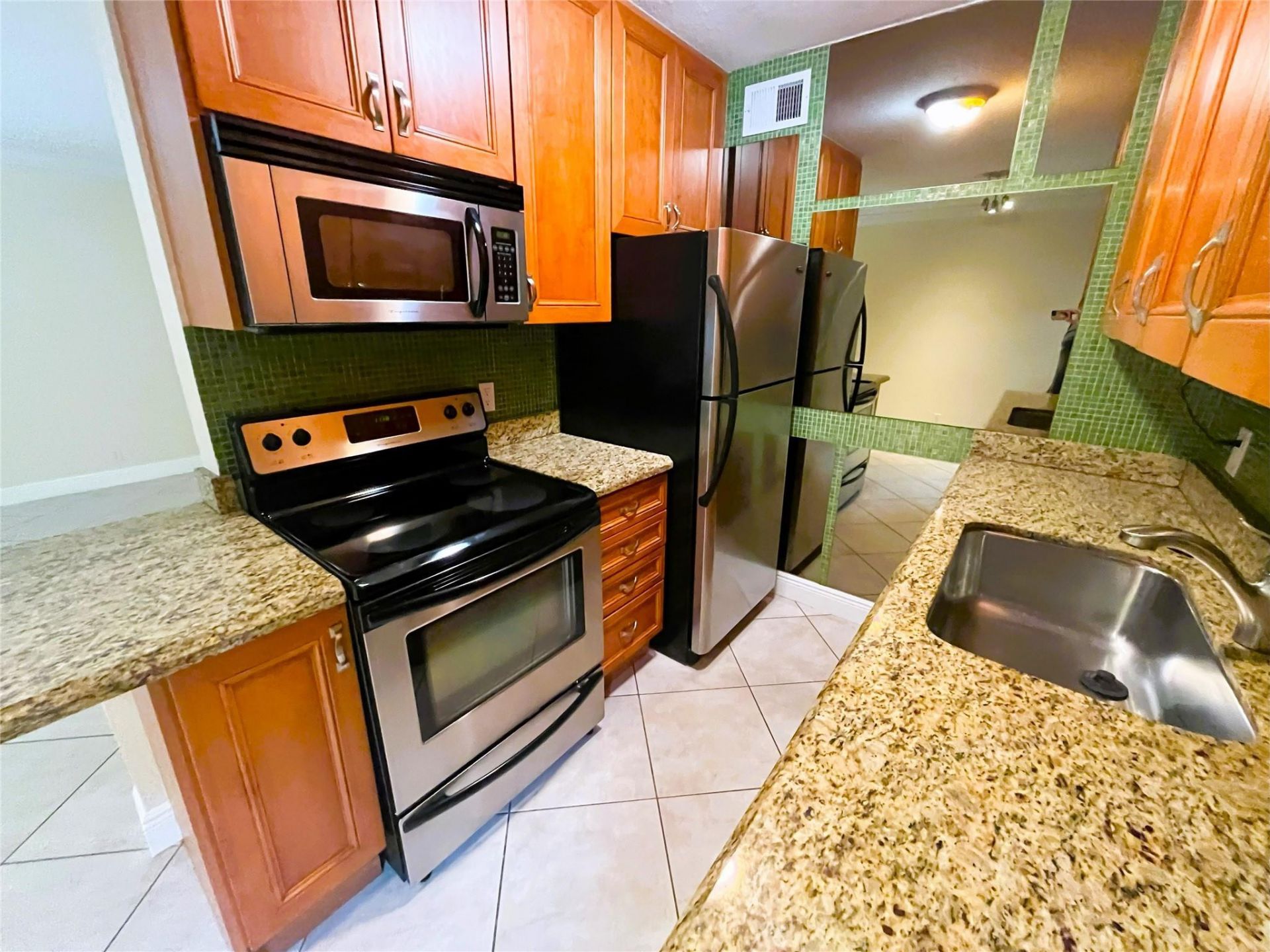 1460 NE 18th Street, Unit 104, Fort Lauderdale, FL 33305 Photo