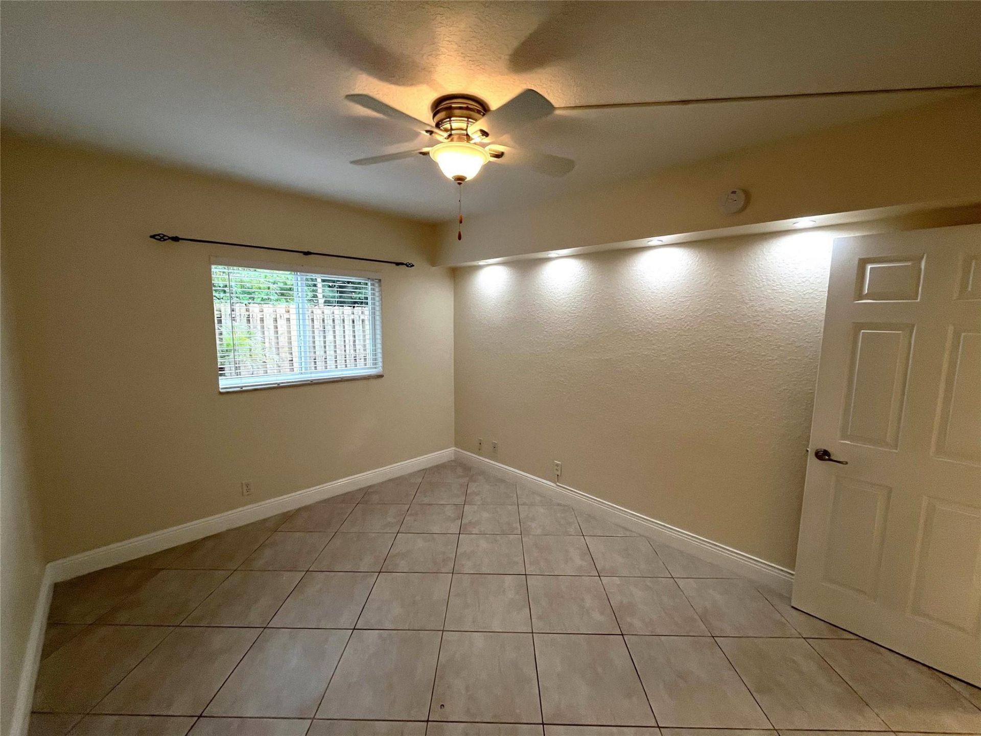 1460 NE 18th Street, Unit 104, Fort Lauderdale, FL 33305 Photo