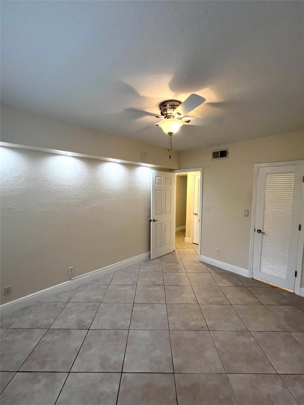 1460 NE 18th Street, Unit 104, Fort Lauderdale, FL 33305 Photo