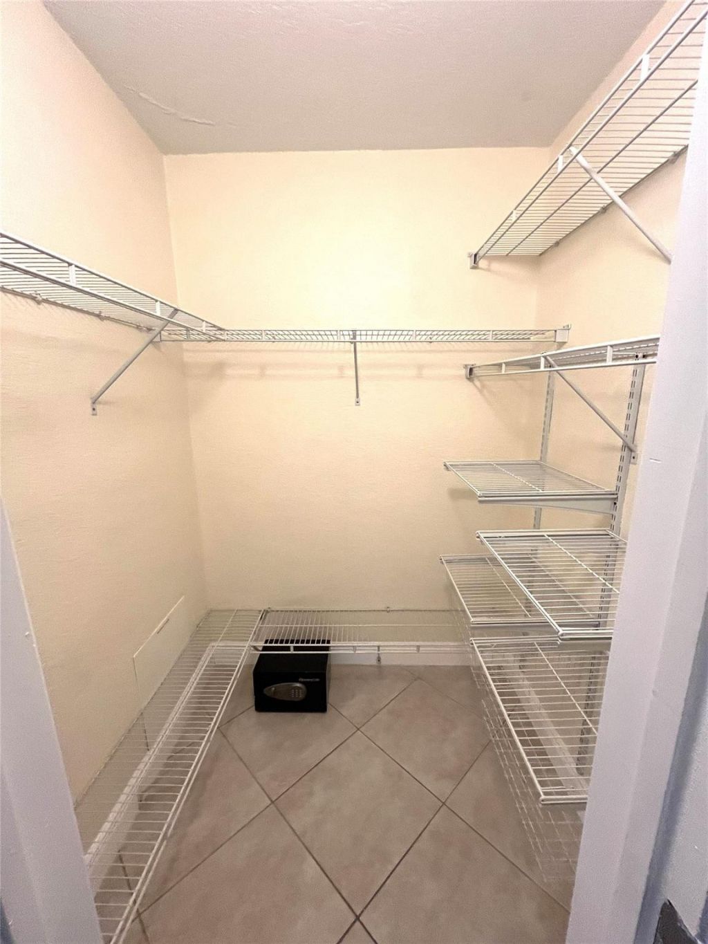 1460 NE 18th Street, Unit 104, Fort Lauderdale, FL 33305 Photo