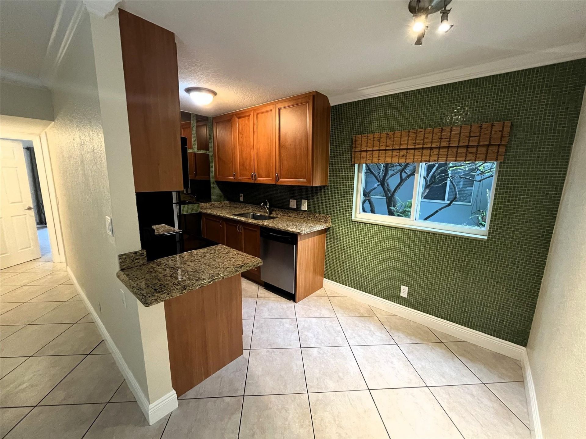 1460 NE 18th Street, Unit 104, Fort Lauderdale, FL 33305 Photo