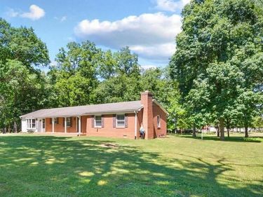 2085 CRUMS CHURCH ROAD, BERRYVILLE, VA 22611