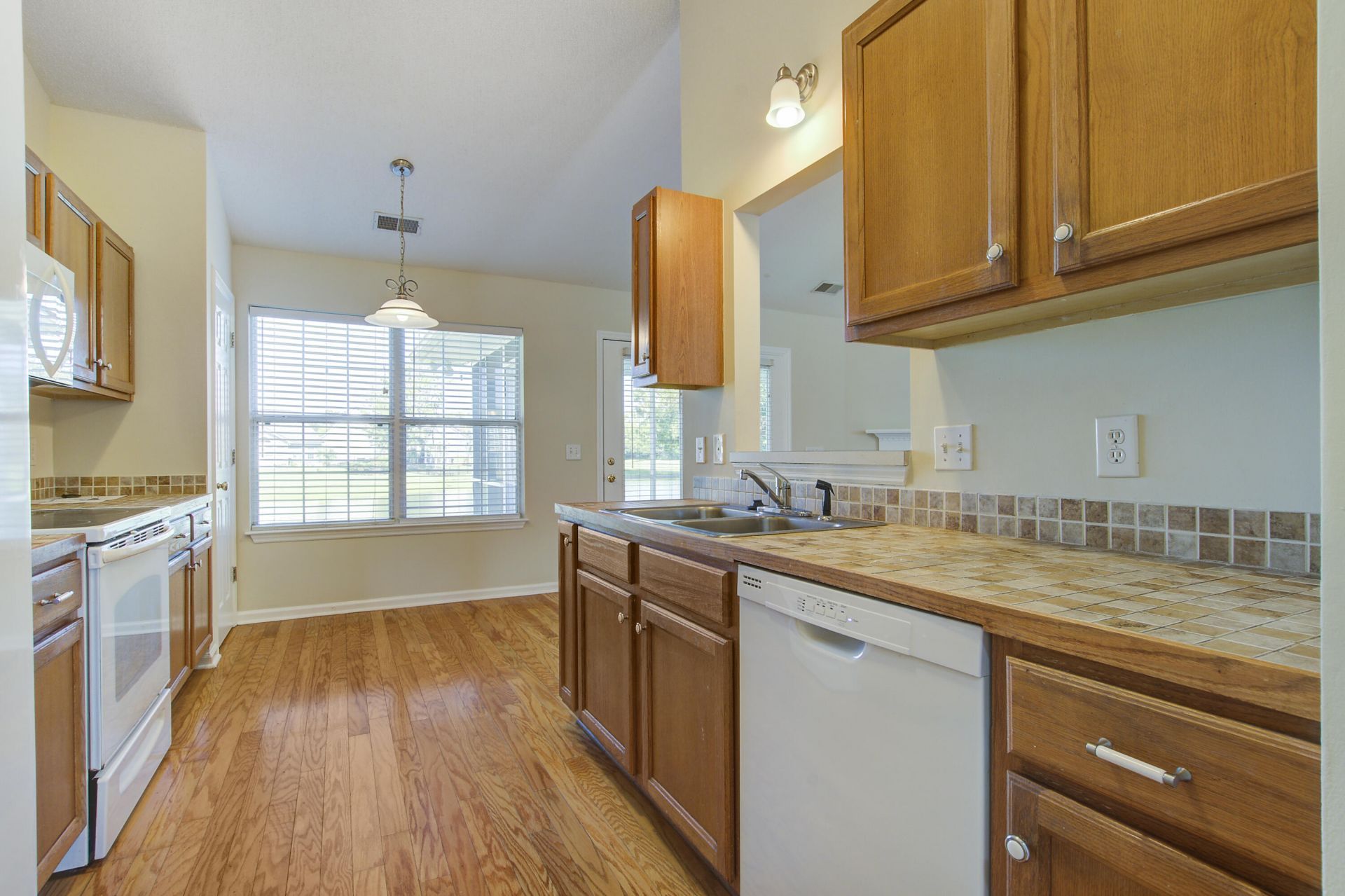 454 Hainesworth Drive Photo 10