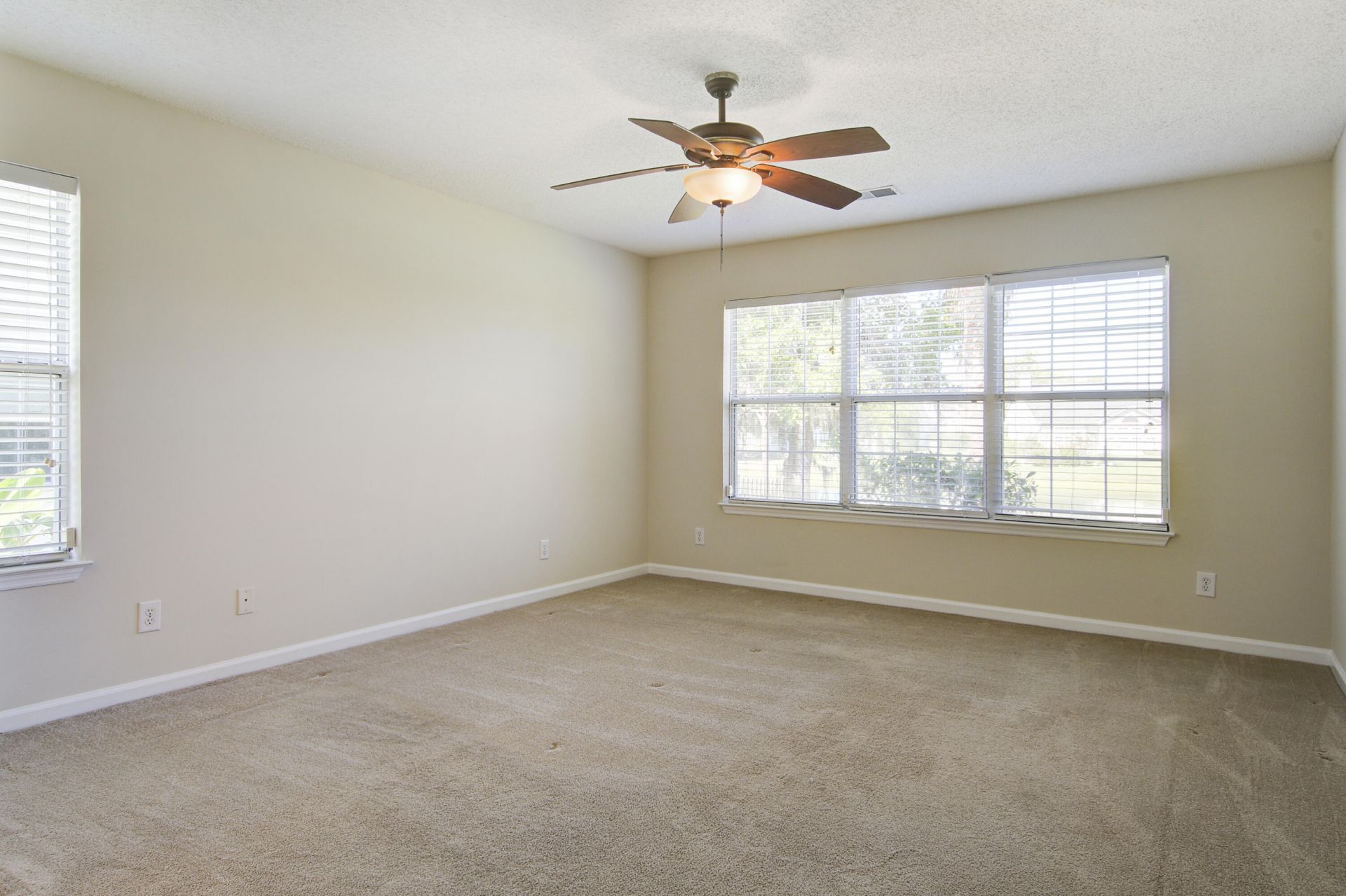 454 Hainesworth Drive Photo 12