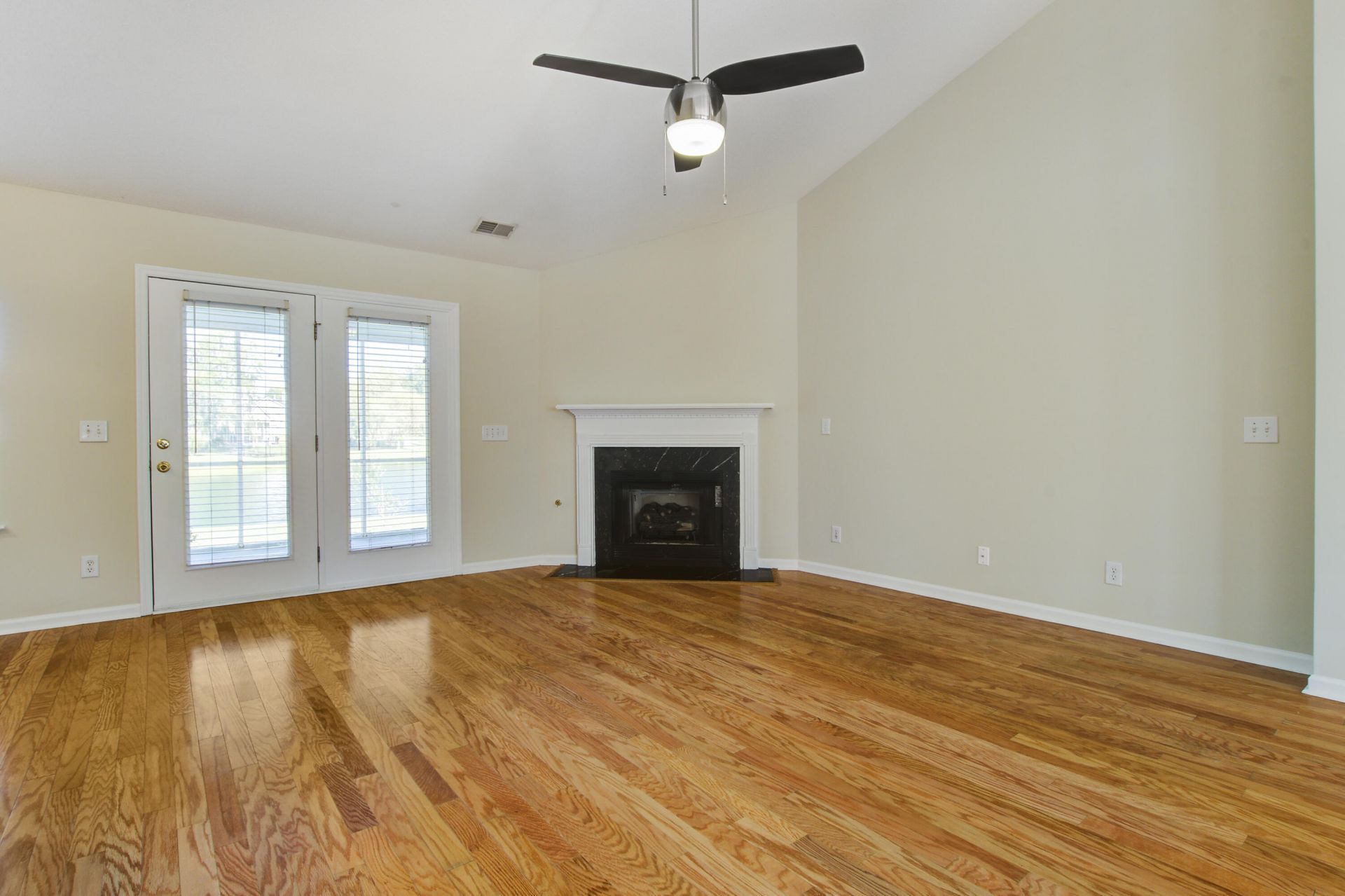 454 Hainesworth Drive Photo 5