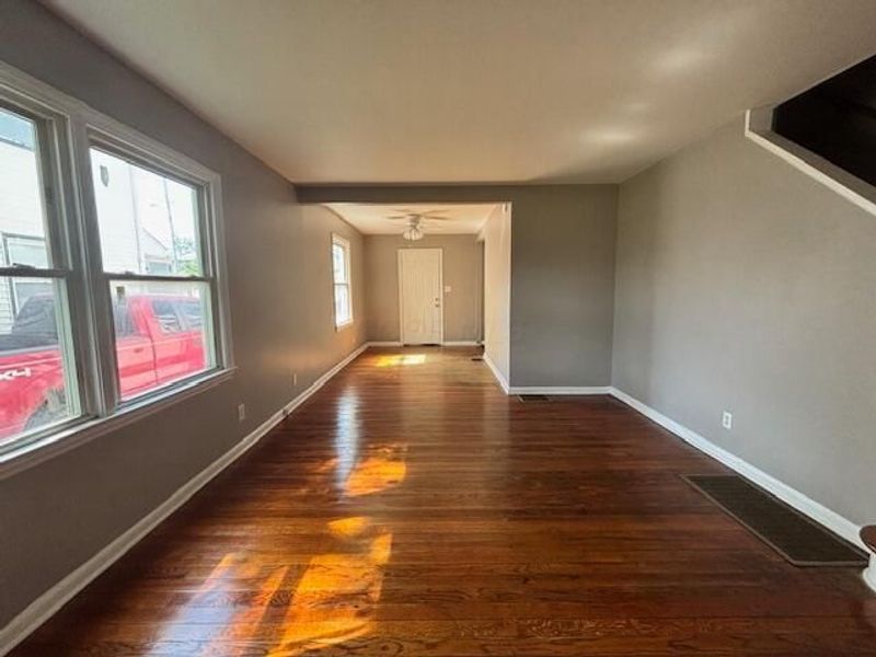 1324 E 25th Avenue , Columbus, OH 43211 Photo 2