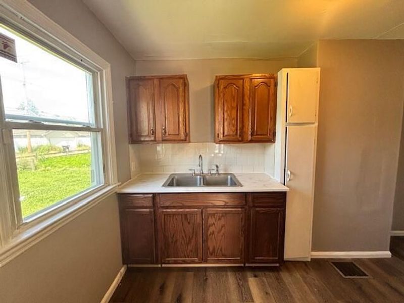 1324 E 25th Avenue , Columbus, OH 43211 Photo 6