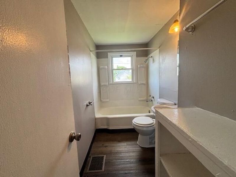 1324 E 25th Avenue , Columbus, OH 43211 Photo 7