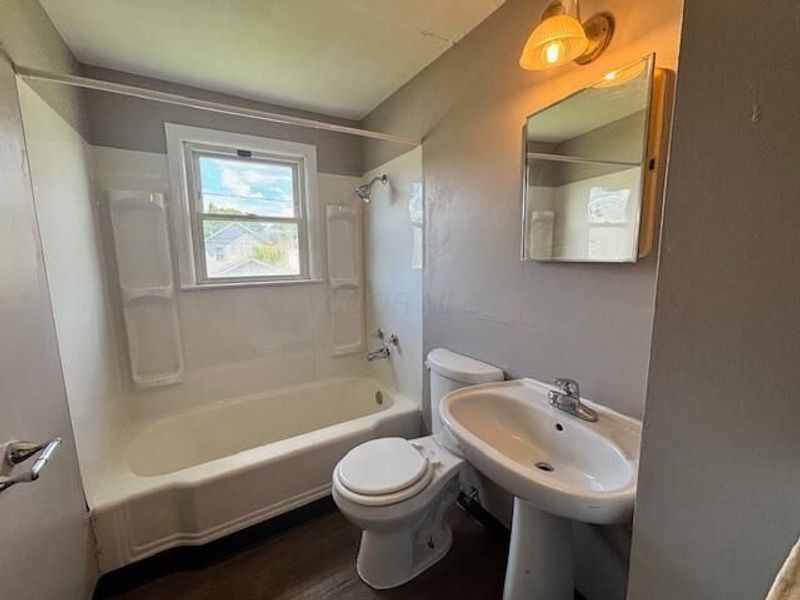 1324 E 25th Avenue , Columbus, OH 43211 Photo 8