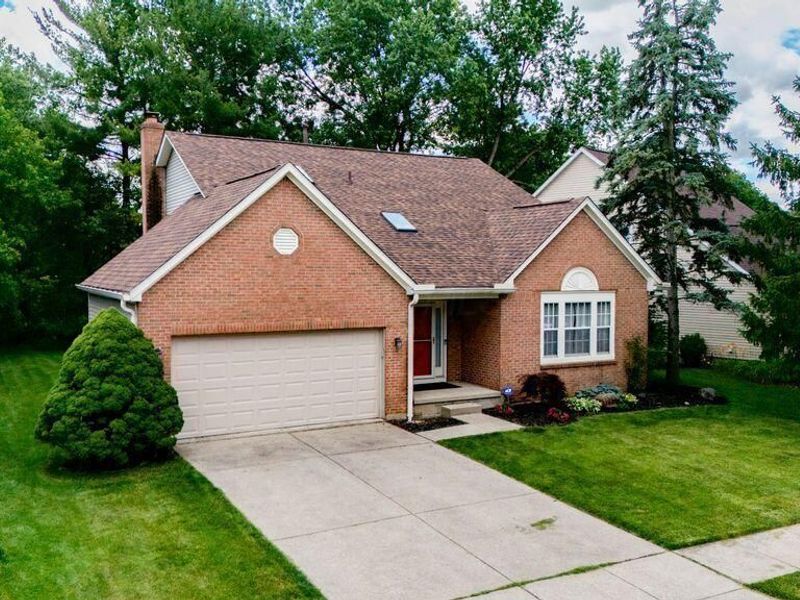 6844 Spruce Pine Drive, Columbus, OH 43235 Photo 1