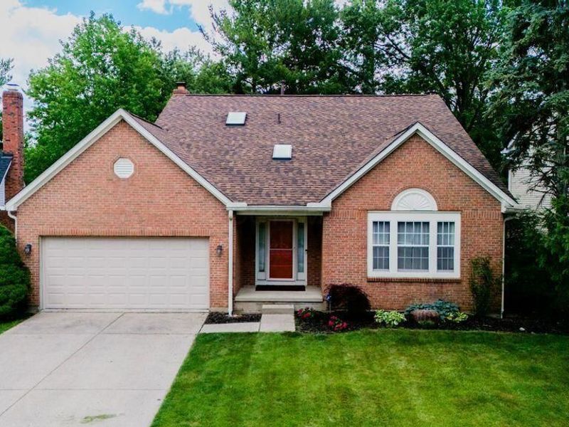6844 Spruce Pine Drive, Columbus, OH 43235 Photo 2