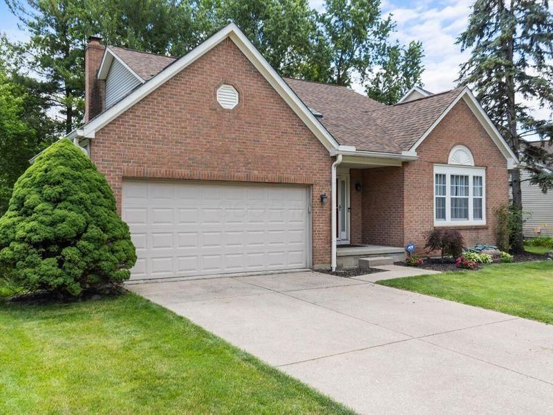 6844 Spruce Pine Drive, Columbus, OH 43235 Photo 3