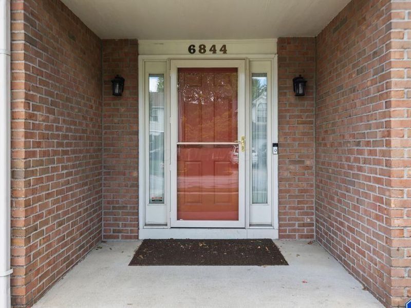 6844 Spruce Pine Drive, Columbus, OH 43235 Photo 4