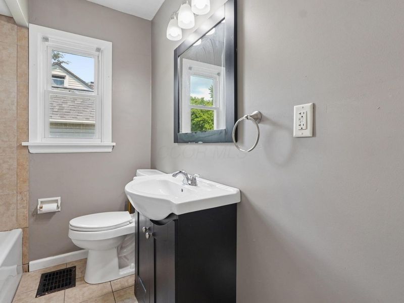 1010 Rose Place, Columbus, OH 43227 Photo 6