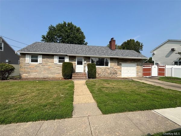 235 10th Street , Bethpage, NY 11714