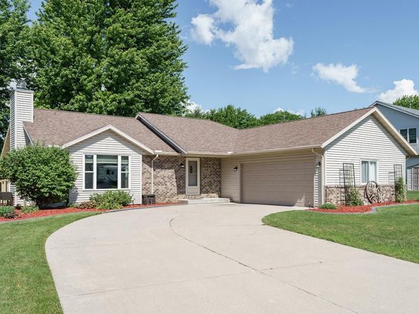 706 Woodbridge TRAIL, Watertown, WI 53094