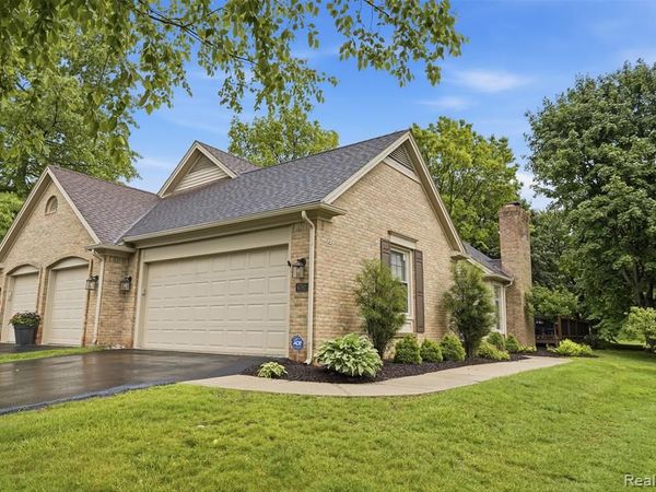 4782 Pine Eagles Drive, Genoa Twp, MI 48116