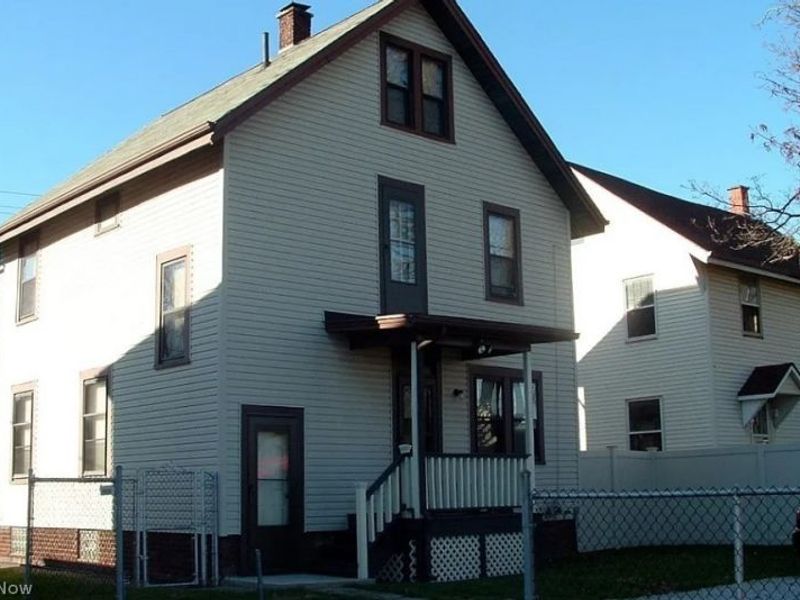 614 Clarendon Avenue NW, Canton, OH 44708 Photo 2