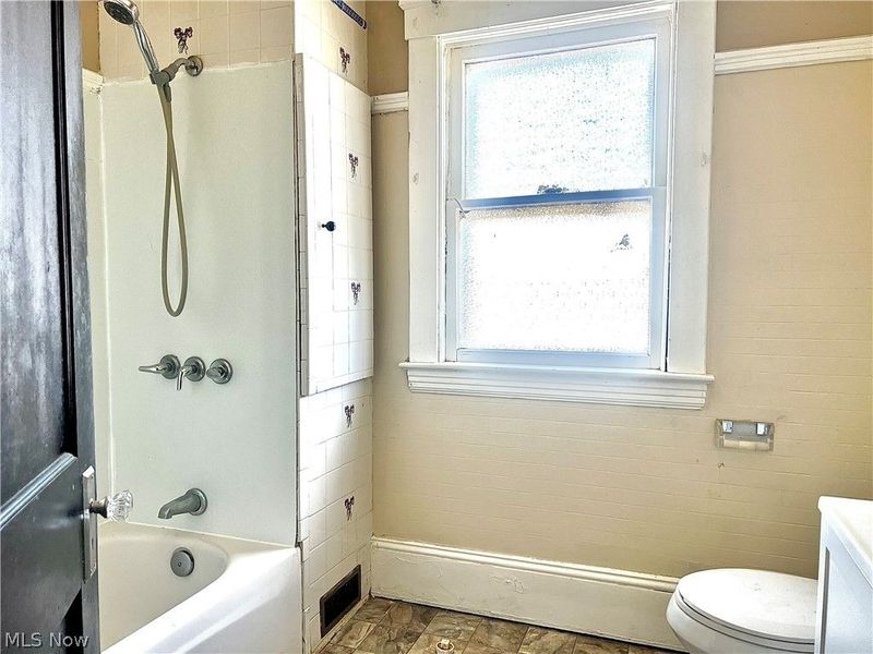 3294 E 105th Street , Unit Up, Cleveland, OH 44104 Photo 8