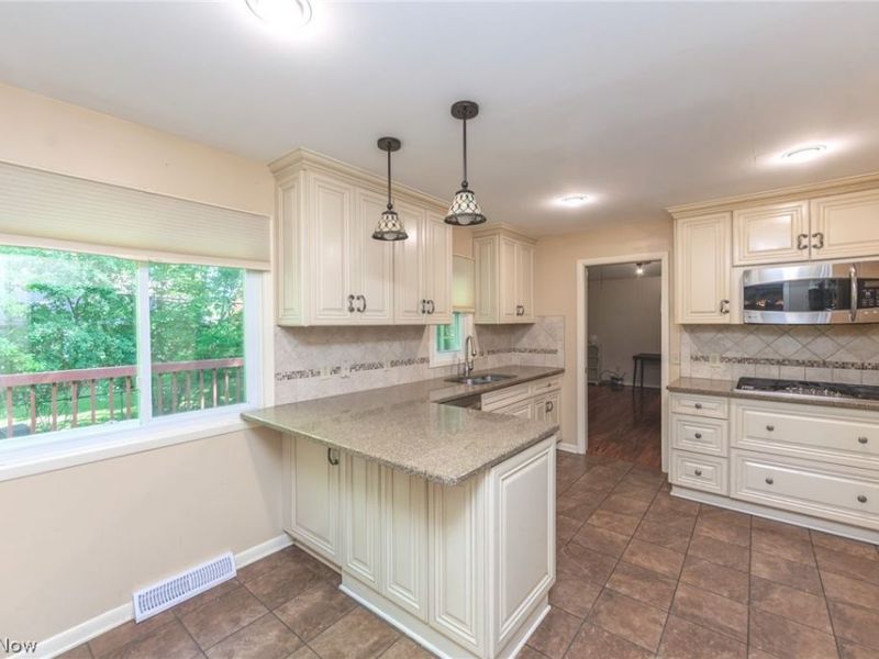 23721 Greenlawn Avenue , Beachwood, OH 44122 Photo 11