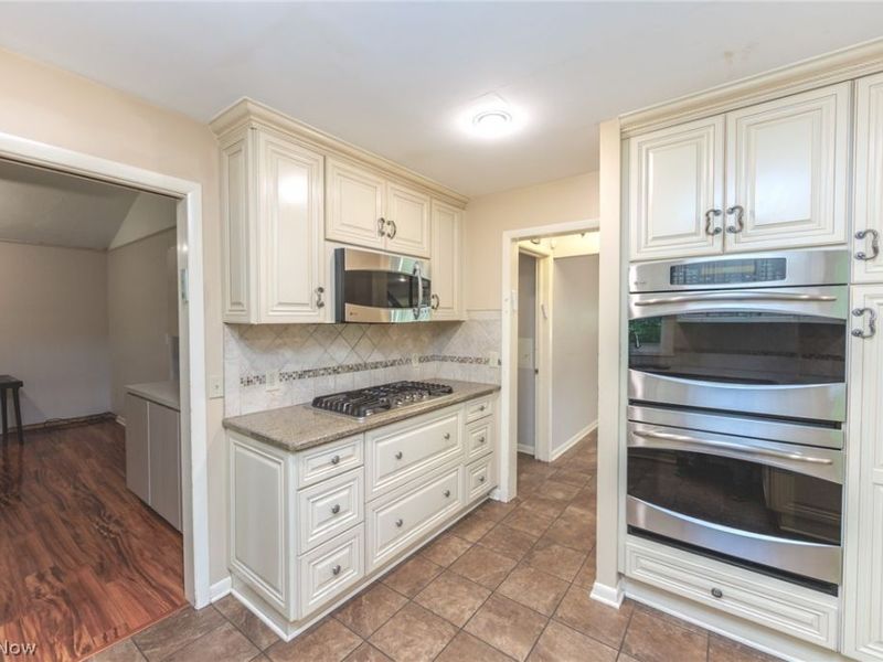 23721 Greenlawn Avenue , Beachwood, OH 44122 Photo 12