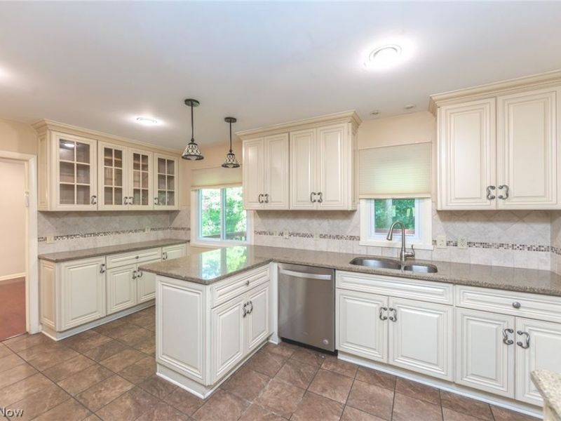 23721 Greenlawn Avenue , Beachwood, OH 44122 Photo 13