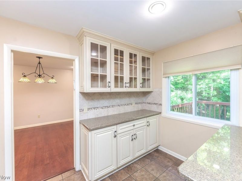 23721 Greenlawn Avenue , Beachwood, OH 44122 Photo 8