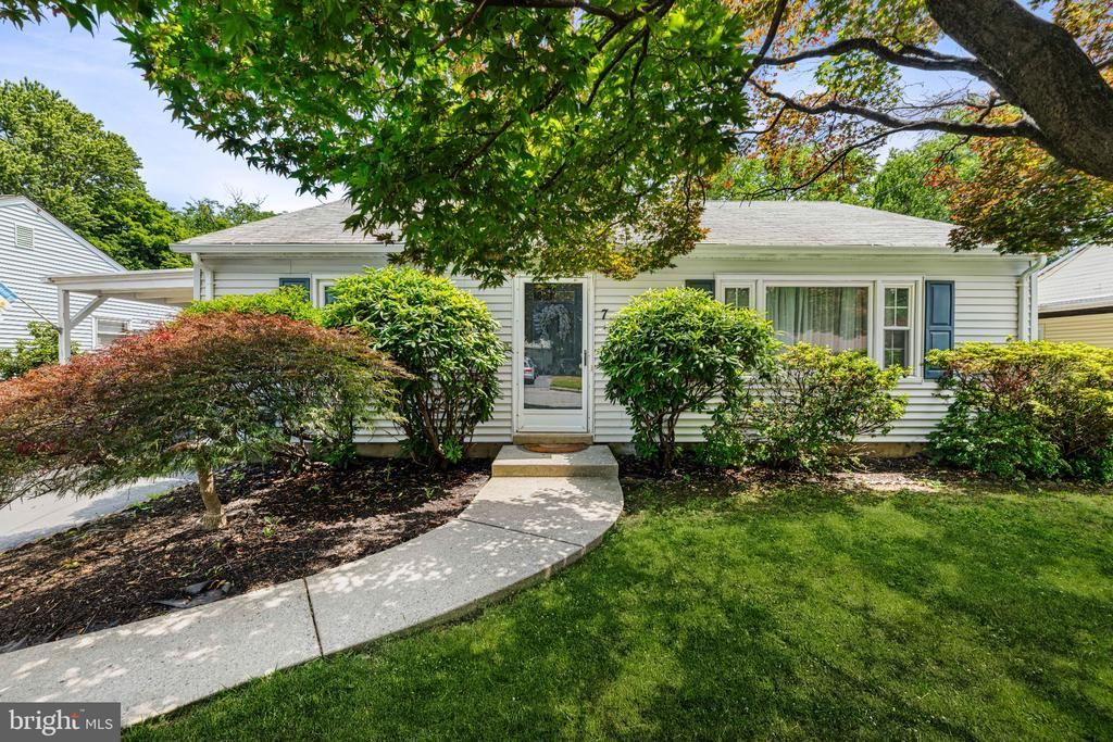 7 Pierrepont Avenue, Middlesex, NJ 08846 Main Photo