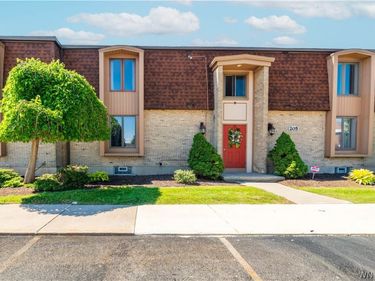 205 Charter Oaks Drive, Unit 3, Amherst, NY 14228