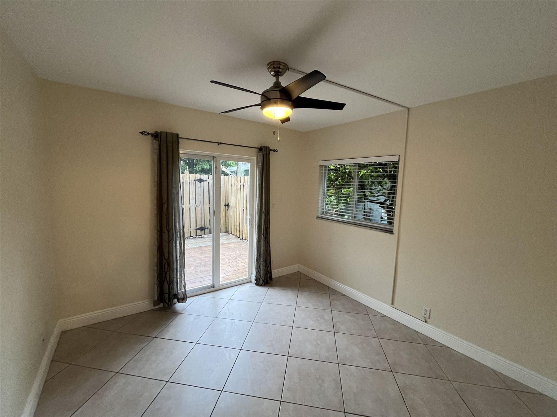 1460 NE 18th Street, Unit 104, Fort Lauderdale, FL 33305 Photo
