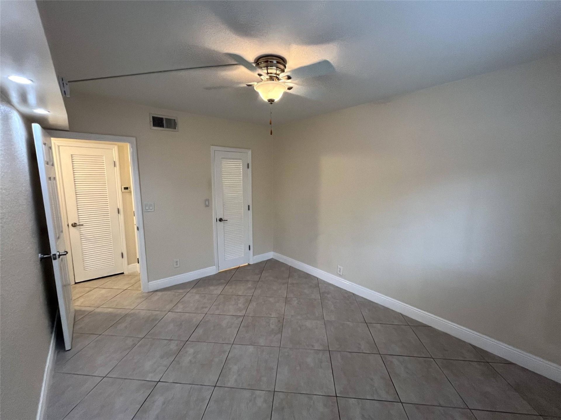 1460 NE 18th Street, Unit 104, Fort Lauderdale, FL 33305 Photo
