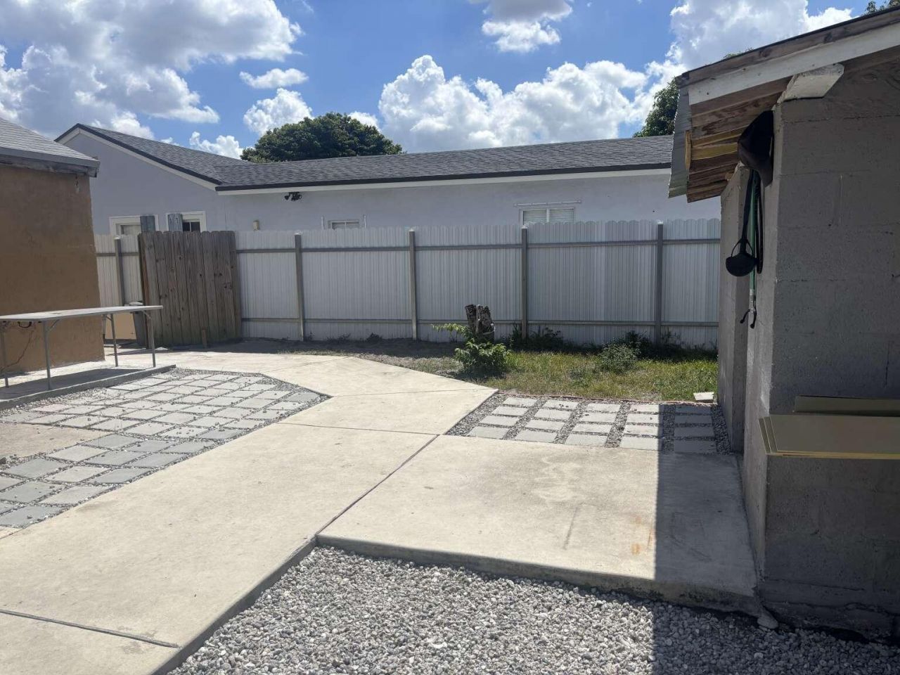 750 NE 4th Place, Hialeah, FL 33010 Photo