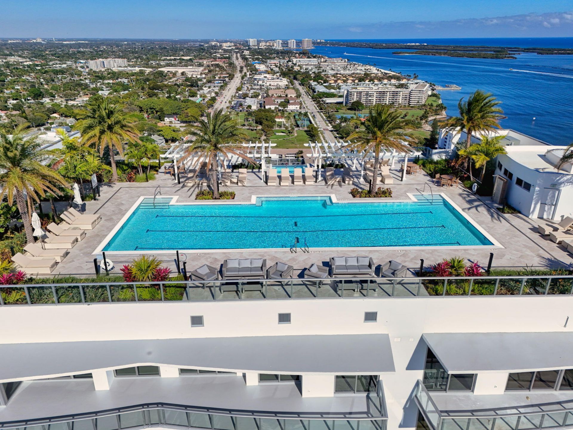 220 Lake Shore Drive, Unit 613, Lake Park, FL 33403 Photo
