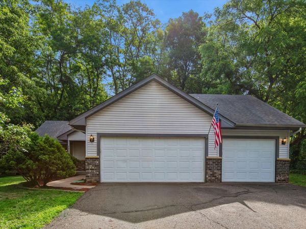 326 Warner Avenue N, Mahtomedi, MN 55115