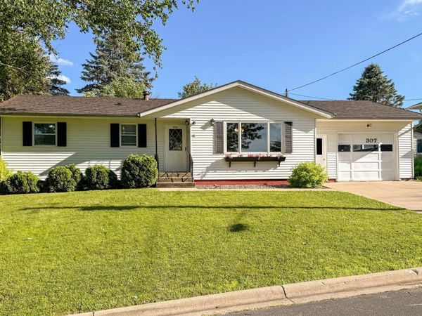 307 Hilltop Drive , Goodhue, MN 55027