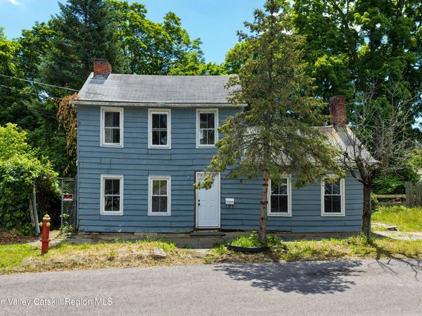 11 N Montgomery , Athens, NY 12015