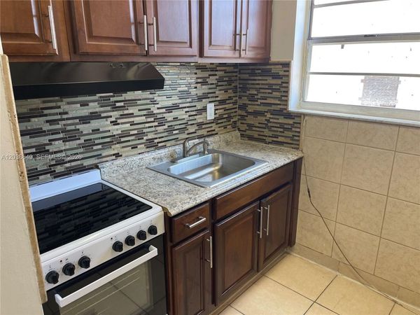 1043 NW 2nd St , Unit 14, Miami, FL 33128