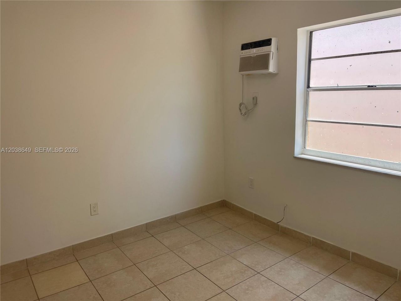 1043 NW 2nd St , Unit 14, Miami, FL 33128 Photo
