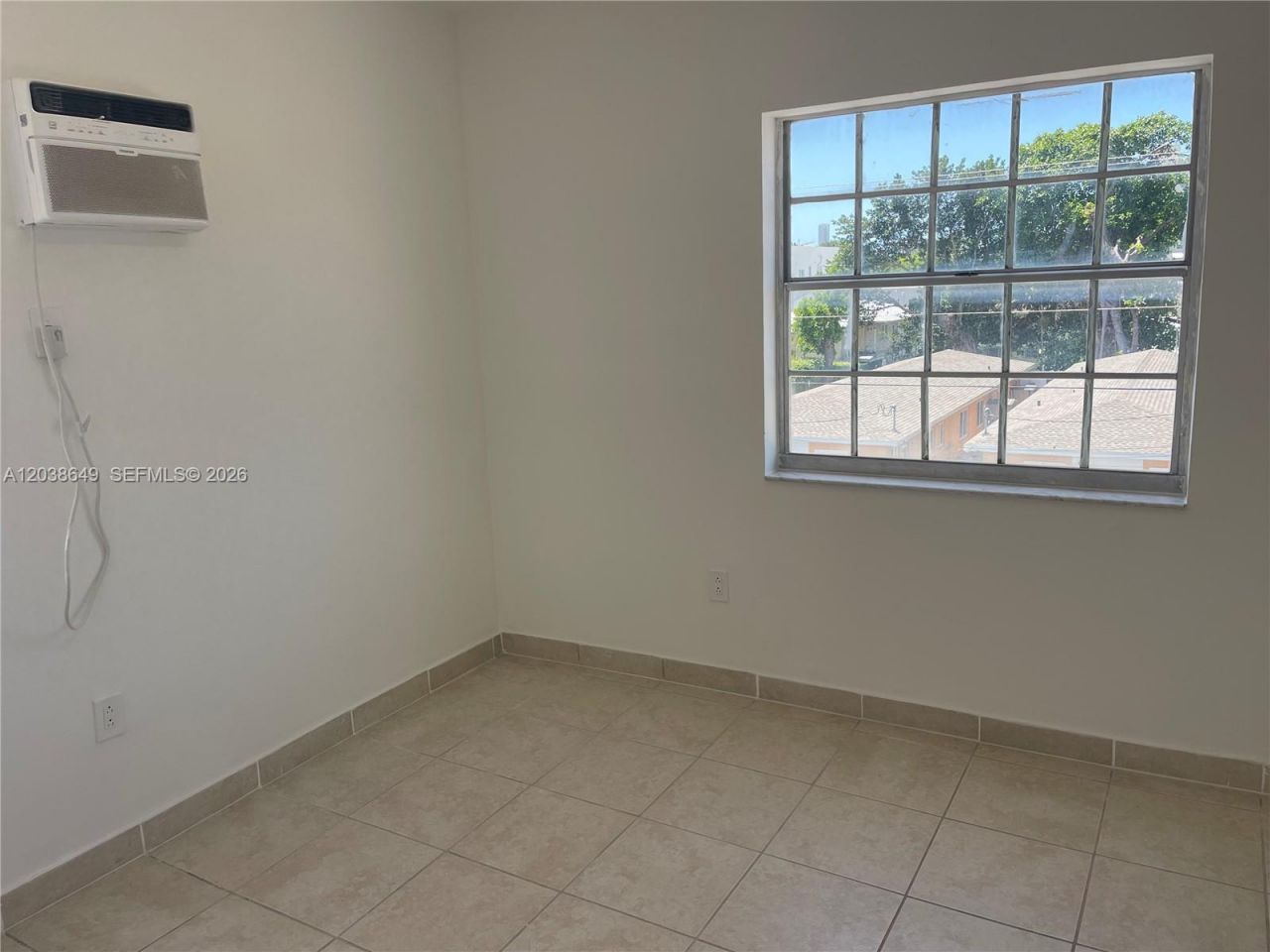 1043 NW 2nd St , Unit 14, Miami, FL 33128 Photo