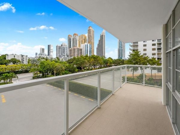 230 174th St , Unit 404, Sunny Isles Beach, FL 33160