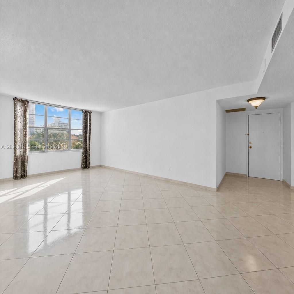 230 174th St , Unit 404, Sunny Isles Beach, FL 33160 Photo