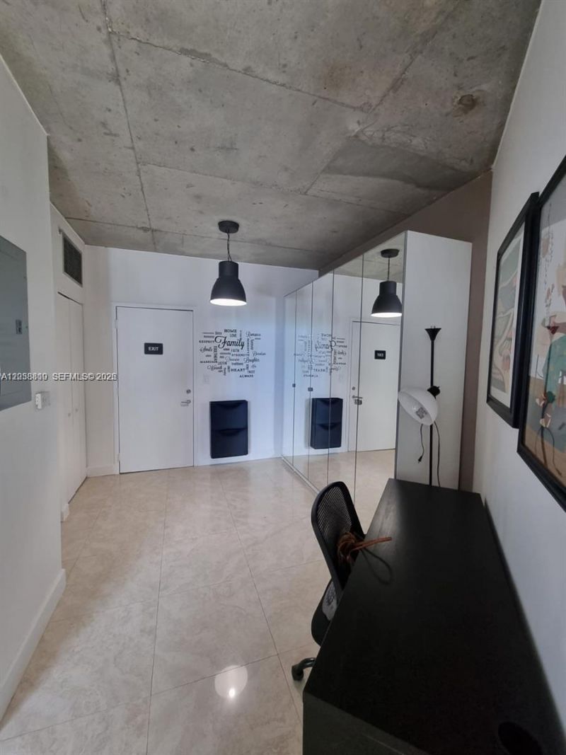 690 SW 1st Ct , Unit 1827, Miami, FL 33130 Photo