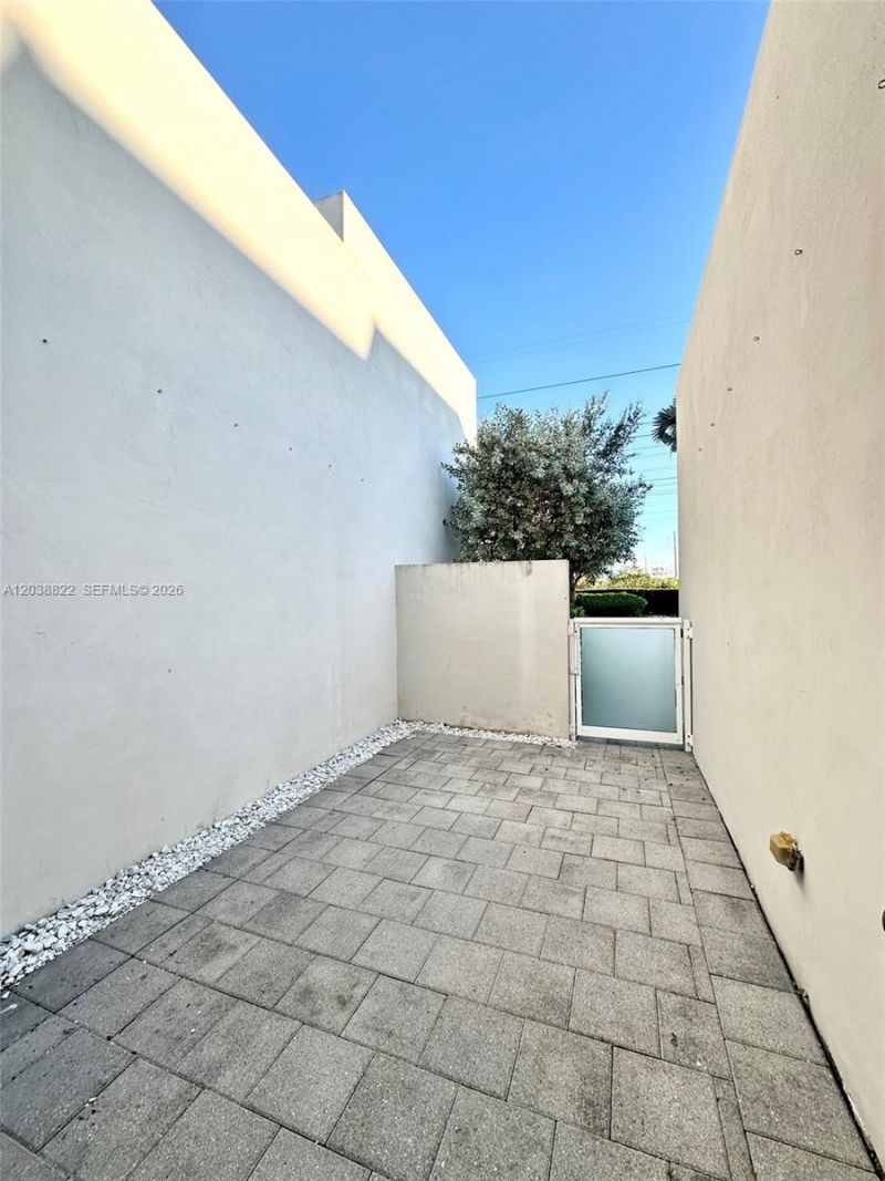 10560 NW 63rd Ter , Doral, FL 33178 Photo