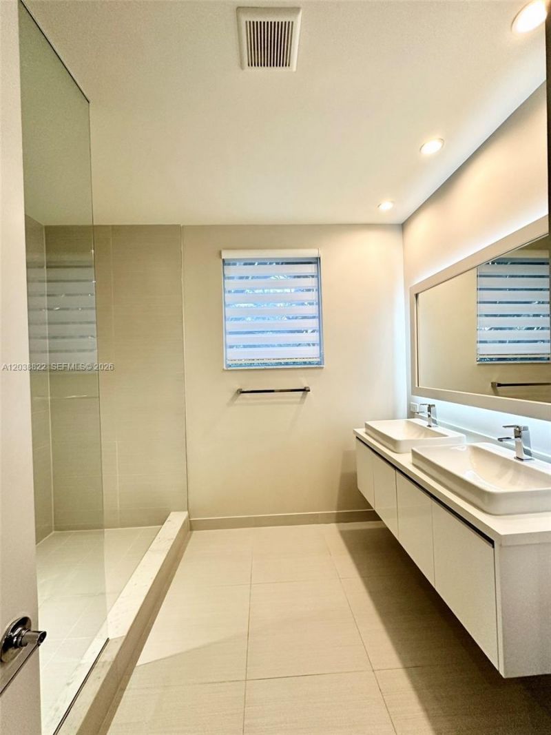 10560 NW 63rd Ter , Doral, FL 33178 Photo