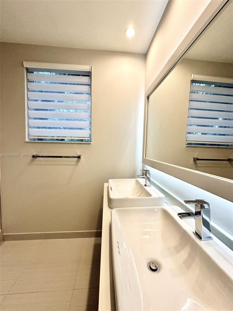 10560 NW 63rd Ter , Doral, FL 33178 Photo