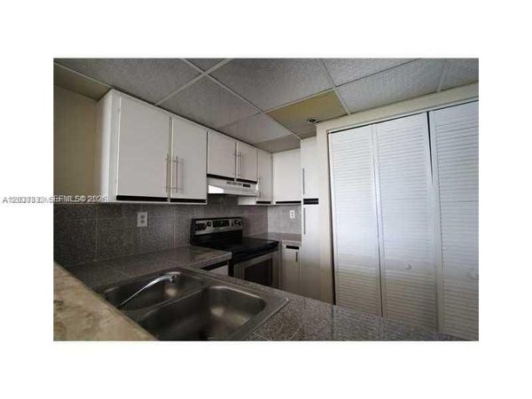 540 Brickell Key Dr, Unit 918, Miami, FL 33131